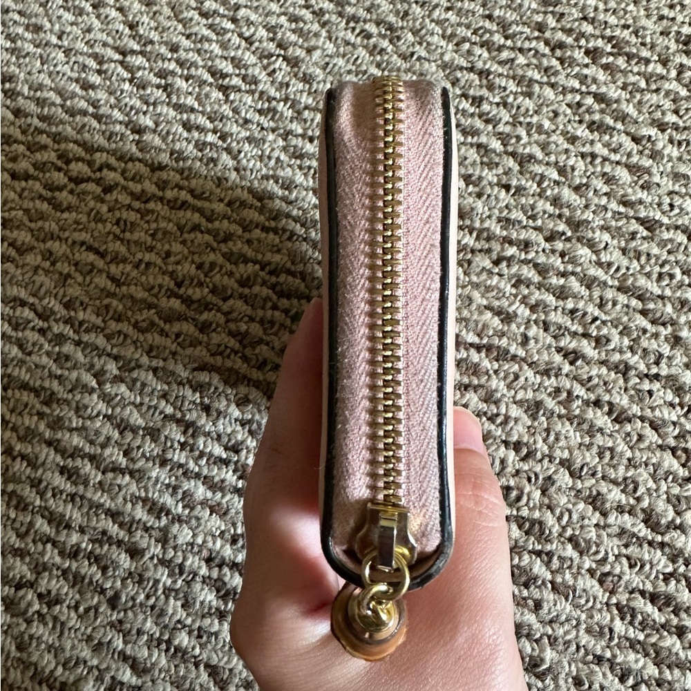 Gucci Women's Zip-Around Leather Wallet in Light Pink - Picture 7 of 11